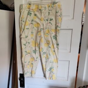 Chicos Lemon Cargo Capris